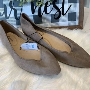 NWT Cute taupe flats!